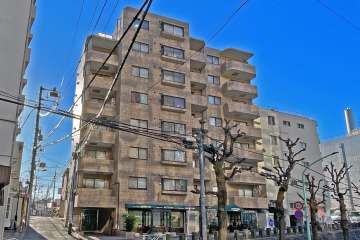 サンフローラハイツ渋谷の外観（北側から）