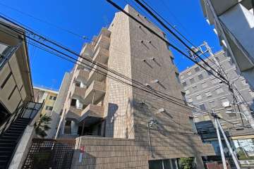 サンフローラハイツ渋谷の外観（東側から）