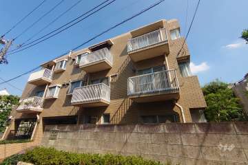 松濤ナショナルコートの外観（南西側から）