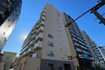 初台中央マンションの外観（東側から）