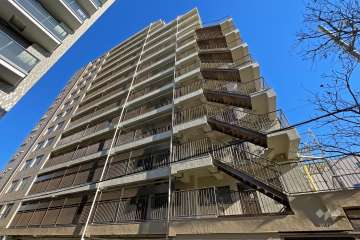 初台中央マンションの外観（西側から）