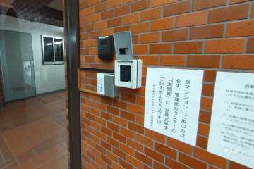 エントランスはオートロック付きです。