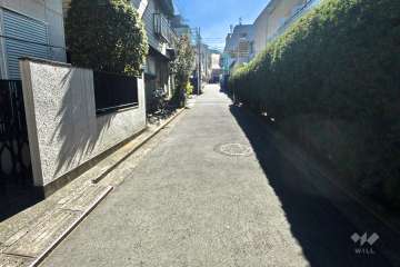 敷地東側の前面道路