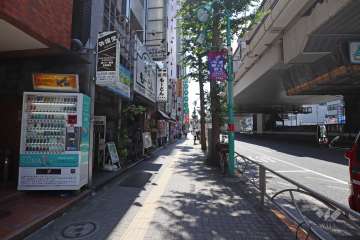 敷地北側の前面道路（東側から）