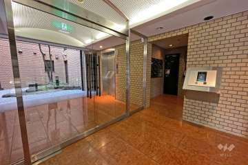 エントランスはオートロック付きです。