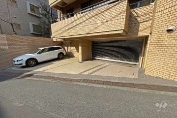 駐車場の出入口（リングシャッター付き）