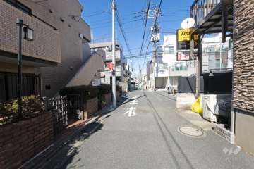 敷地北東側の前面道路