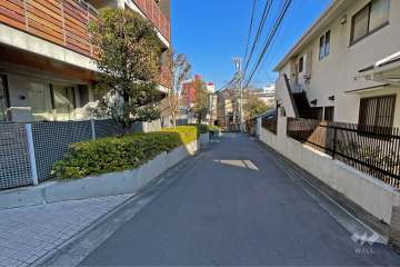 敷地南側の前面道路