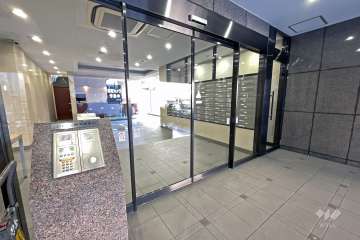 エントランスはオートロック付きです。