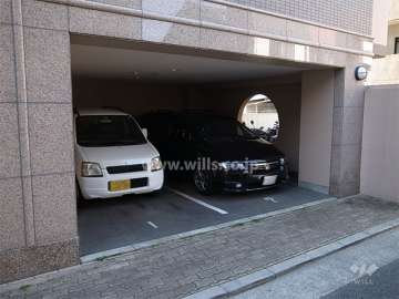 １階部分にある敷地内駐車場