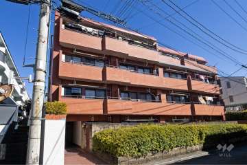 ワコー幡ヶ谷マンションＢ棟の外観（北西側から）