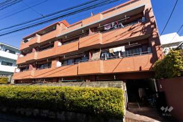 ワコー幡ヶ谷マンションＢ棟の外観（南側から）