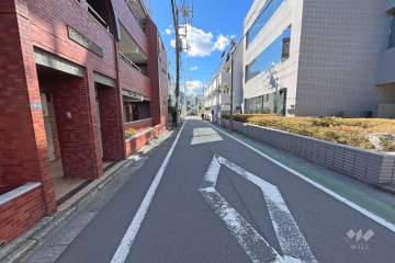 敷地北側の前面道路