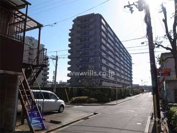 周辺は住宅の他、工場もありますが、静かな住環境です。