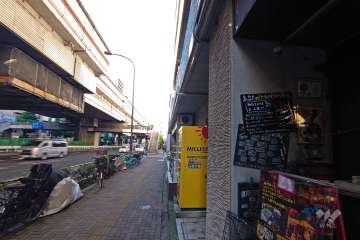 敷地北側の前面道路