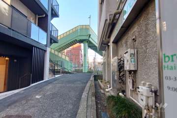 敷地東側の前面道路