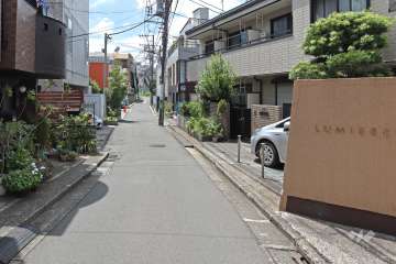 前面道路（北東側から）