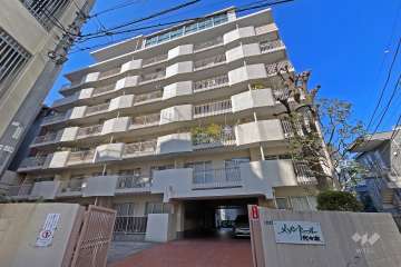 メゾンドール代々木の外観（南側から）