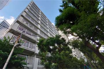 ライオンズマンション初台第２の外観（南西側から）