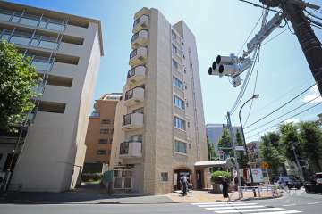 コーポラス幡ヶ谷の外観（北東側から）