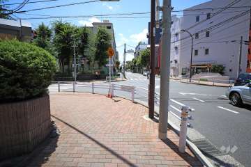 敷地北西側の前面道路