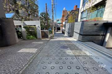 敷地北側の前面道路