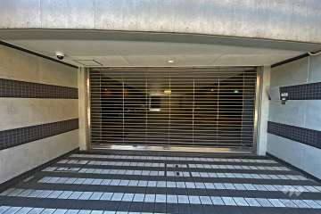 駐車場出入り口