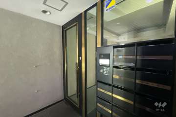 エントランスはオートロック付きです。