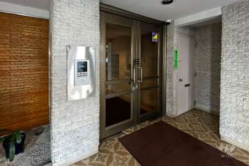 エントランスはオートロック付きです。