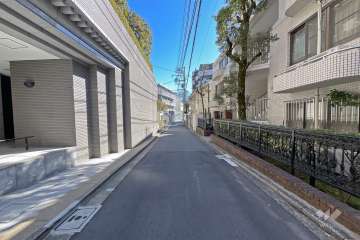 敷地北側前面道路