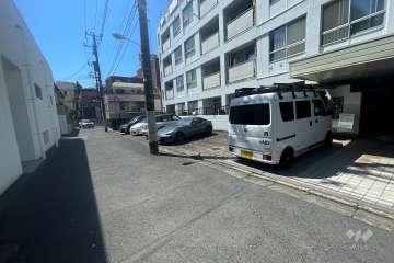 敷地南東側の前面道路（北東側から）