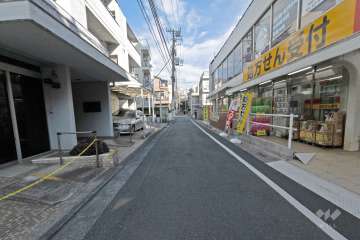 敷地東側の前面道路