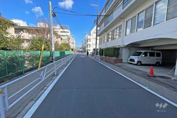 敷地北西側の前面道路