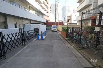敷地南側の前面道路