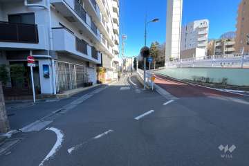 敷地東側の前面道路