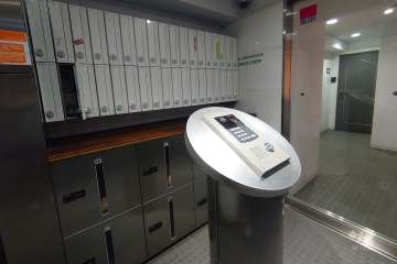 エントランスはオートロック付きです。