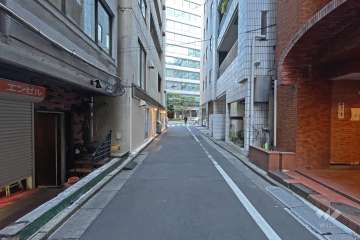 敷地北側の前面道路