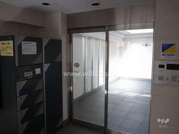 オートロック、宅配ボックス付きです。