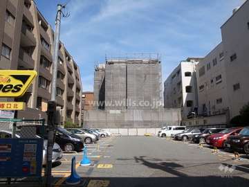 敷地南側は駐車場です。（平成25年8月現在）