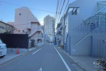 敷地北東側の前面道路