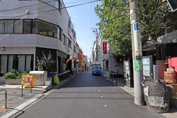 敷地東側の前面道路