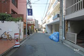 敷地北西側の前面道路