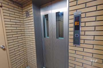 共用のエレベーター