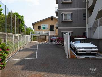 敷地内駐車場（平面式と機械式とがあります。）