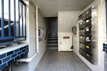 住戸入口(共用ポスト)