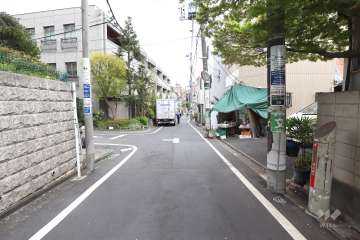 敷地北東側の前面道路
