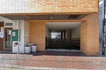 駐車場の出入り口（ゲート付き）