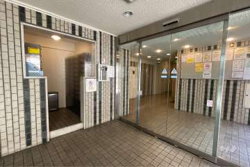 エントランスはオートロック付きです、