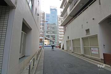 敷地北側の前面道路（東側から）
