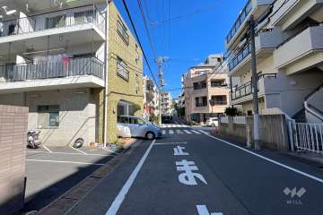 敷地南東側の前面道路